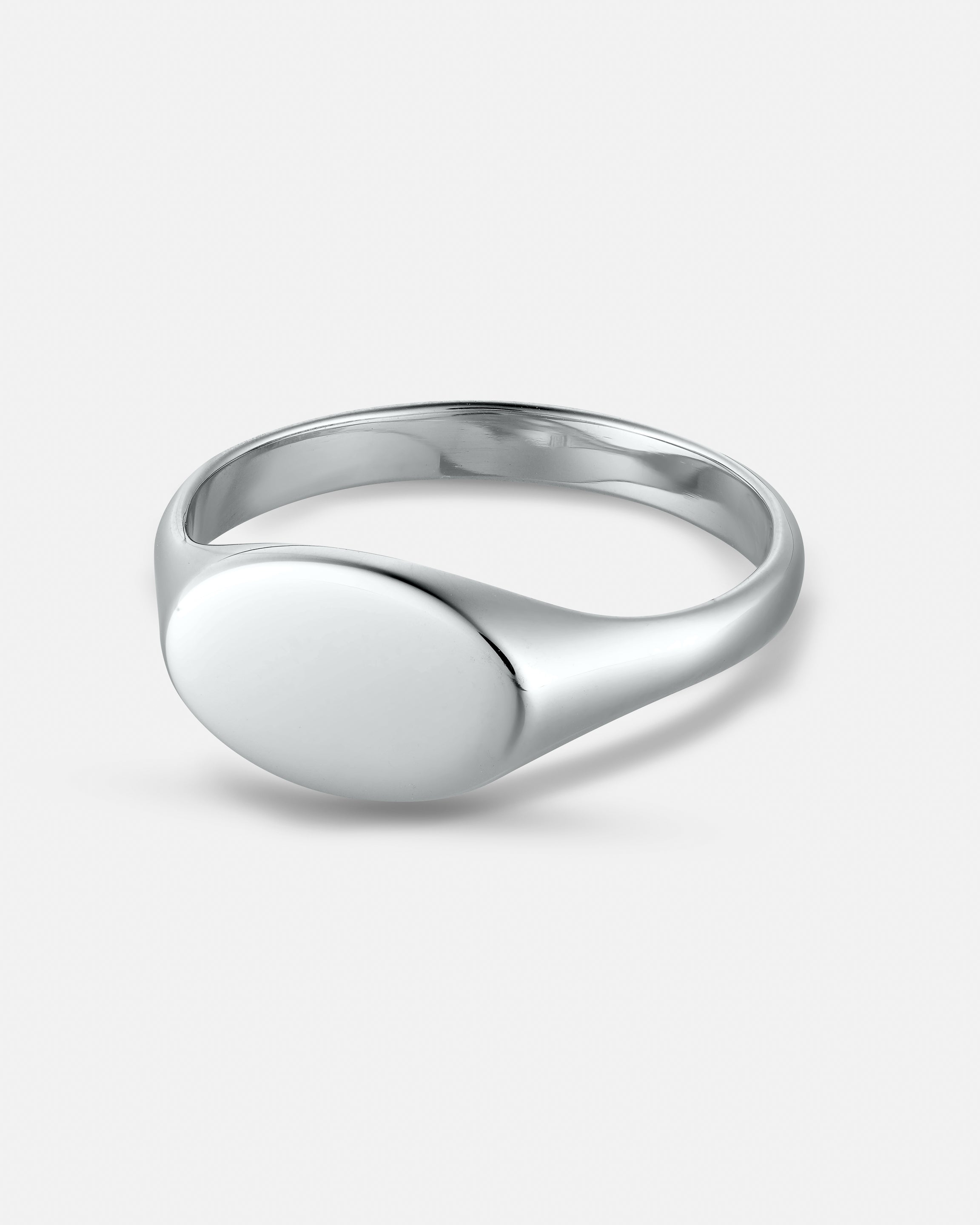 Little Oval Signet Ring – WILLIAM ÉDOUARD